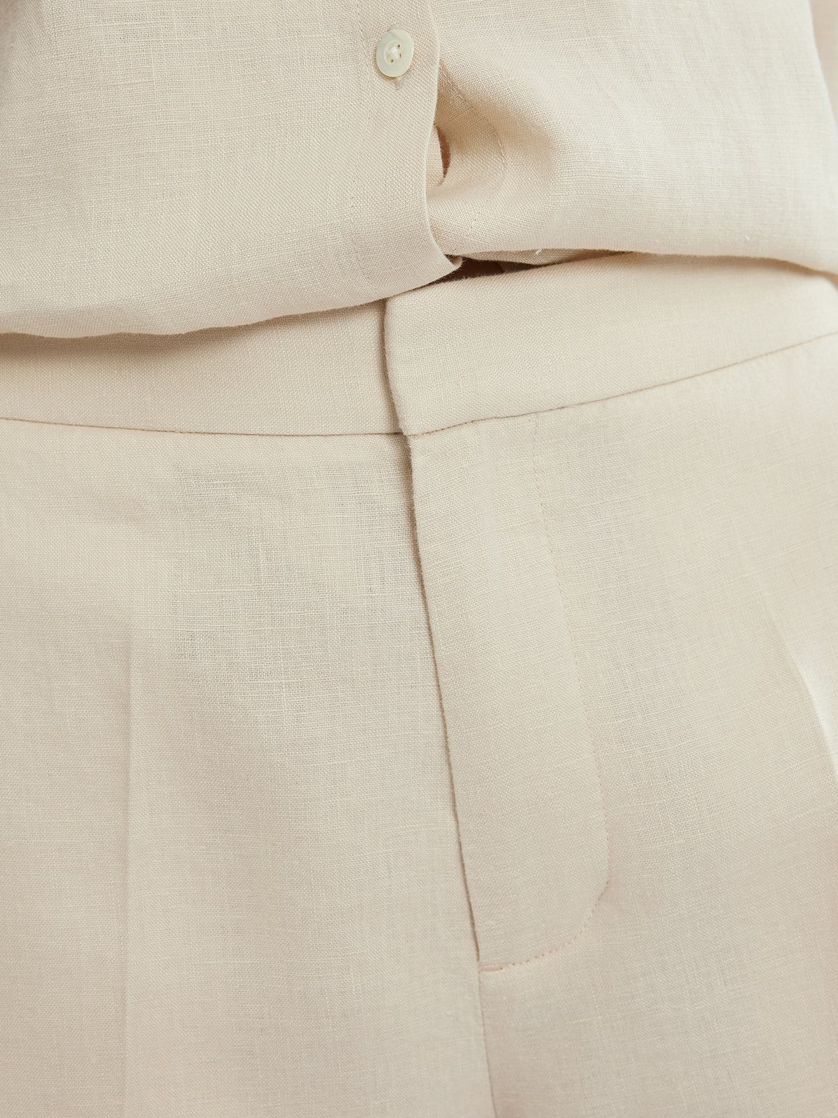 100% Linen Shorts With An Elastic Back Waist