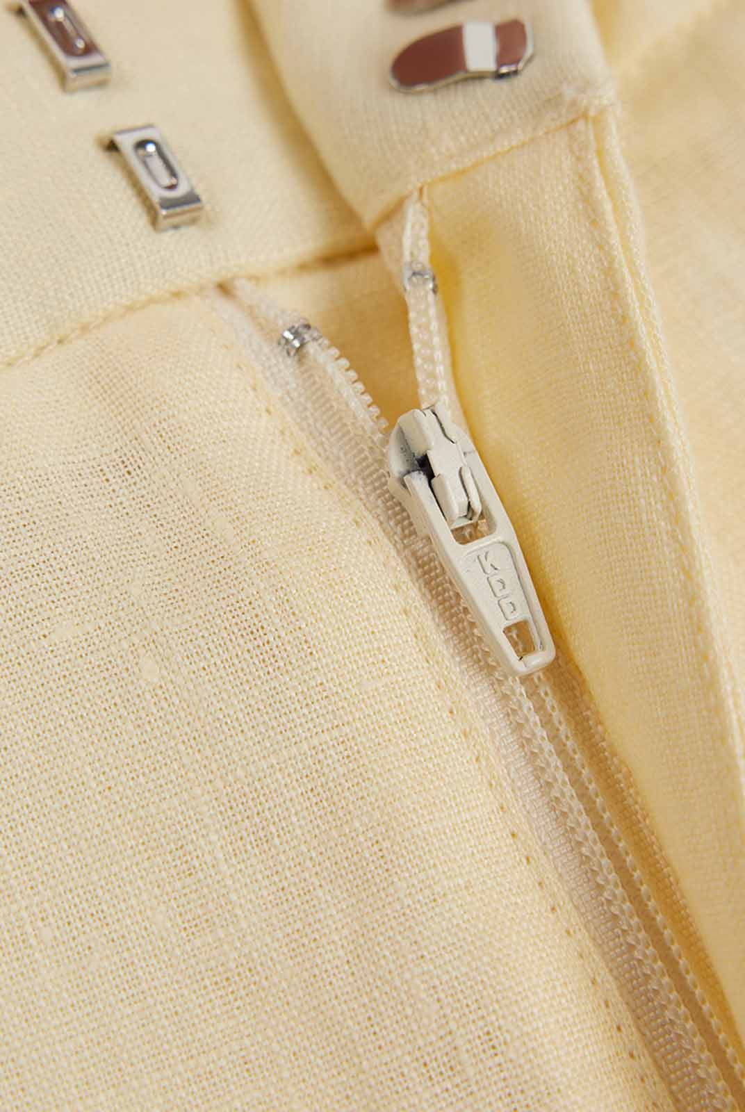 100% Linen Shorts With An Elastic Back Waist