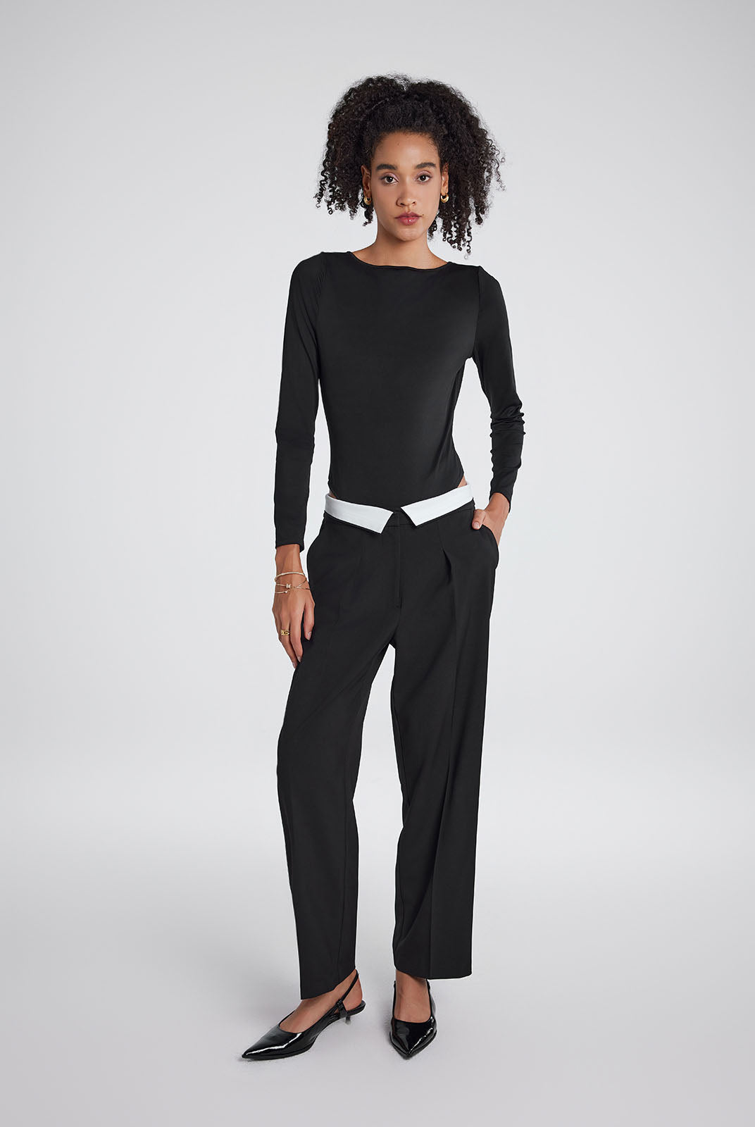 Elastic knit boatneck bodysuit with snap closure