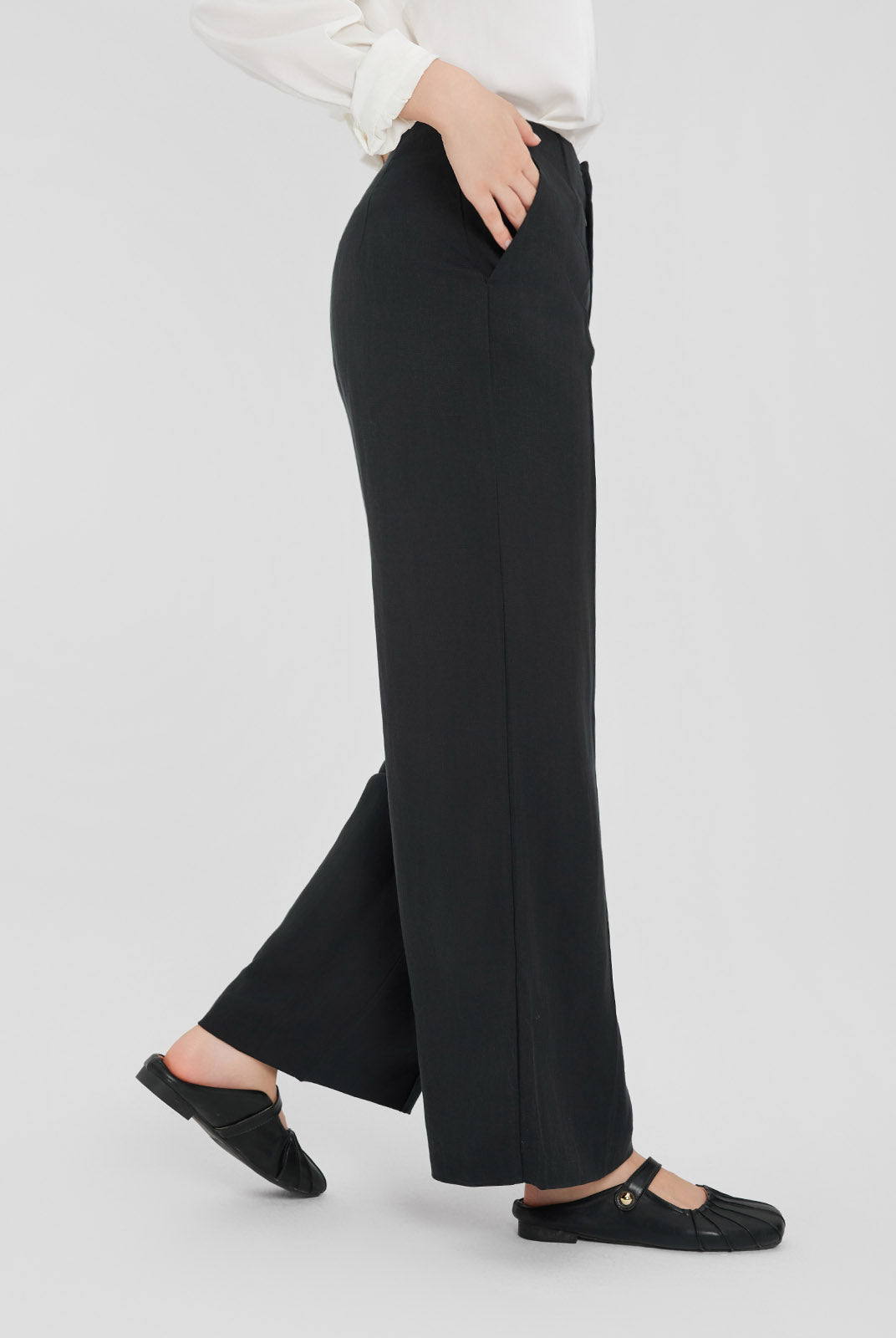 ASOBIO Straight-Leg Minimalist Trousers