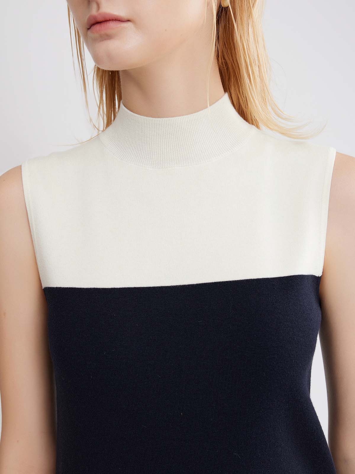 ASOBIO Colorblock Mockneck Sleeveless Knit Top