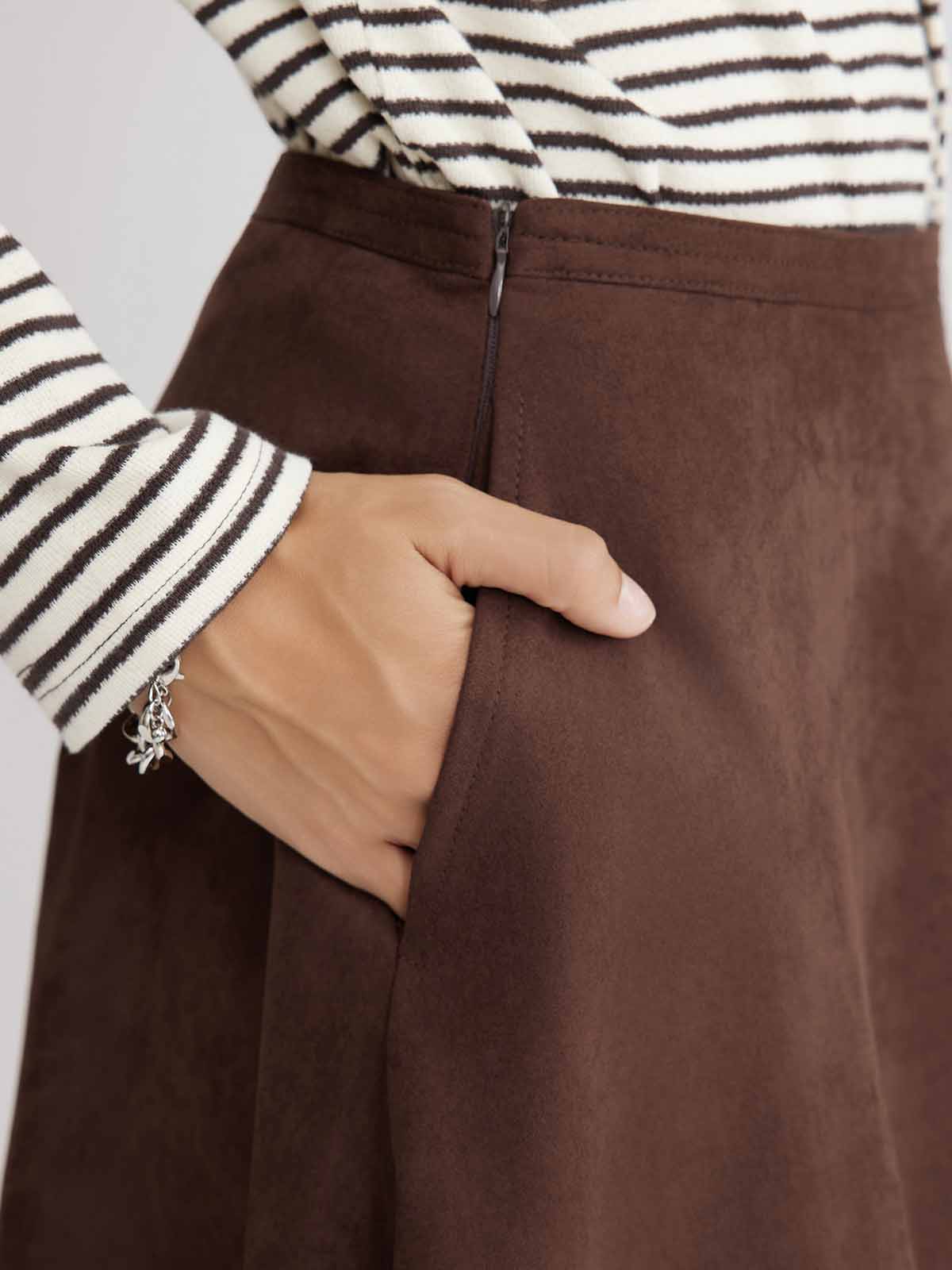 ASOBIO Suede Midi Skirt