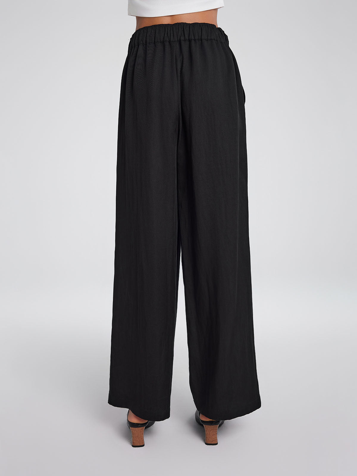 Relaxed wide-leg pants with elastic waistband