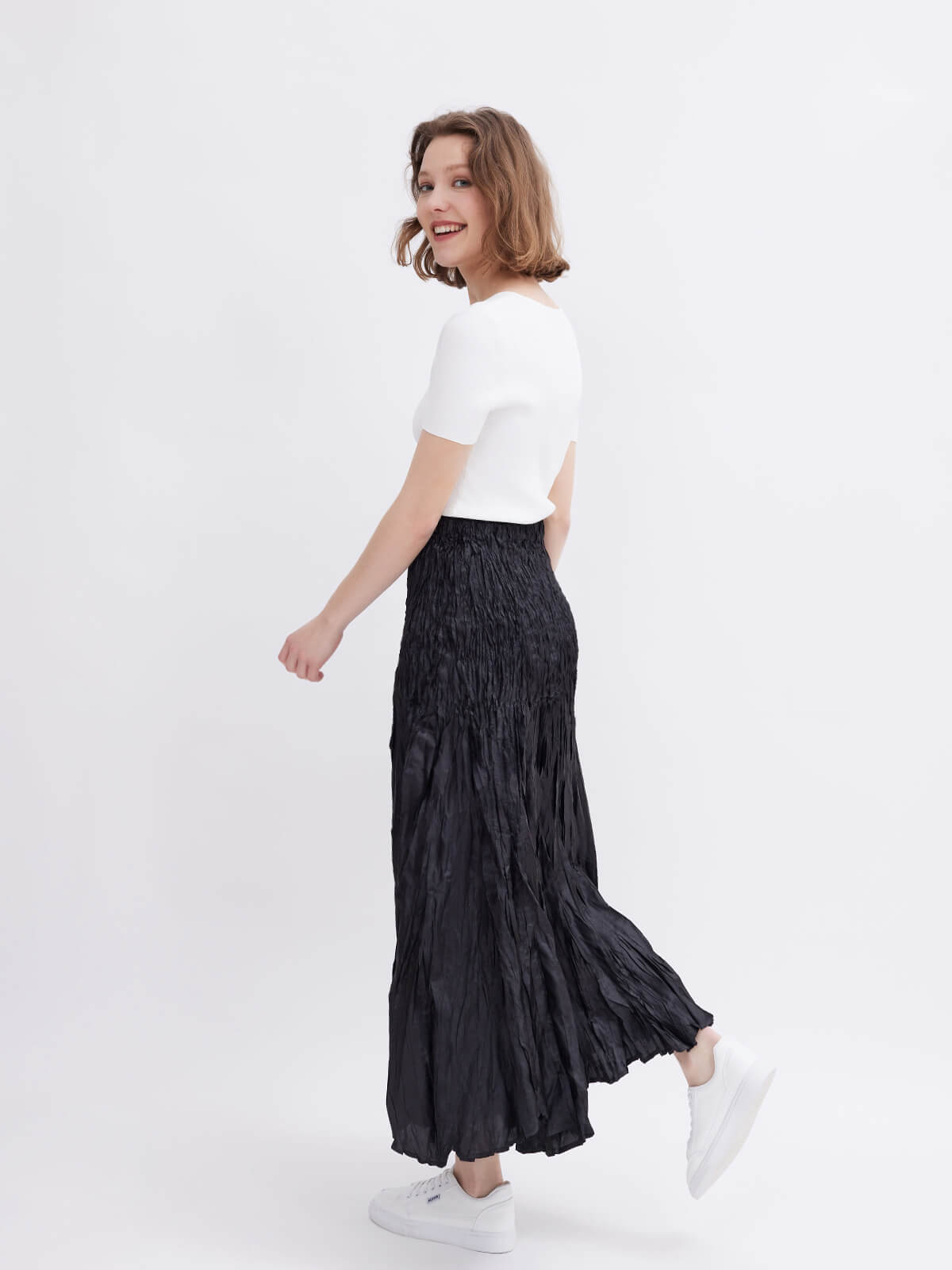 Black Solid Pleated Skirt